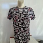 تیشرت یقه گرد زنانه طرح ستاره زمینه مشکی