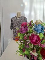 تیشرت زنانه یقه گرد طرح برگ سایز بزرگ آبرنگی - تصویر 2