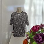 تیشرت زنانه یقه گرد طرح برگ سایز بزرگ آبرنگی