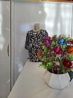 تیشرت یقه گرد زنانه آبرنگی سفید مشکی - تصویر 2