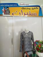 بلوز تمام گل زمینه مشکی اکسلنت - تصویر 3